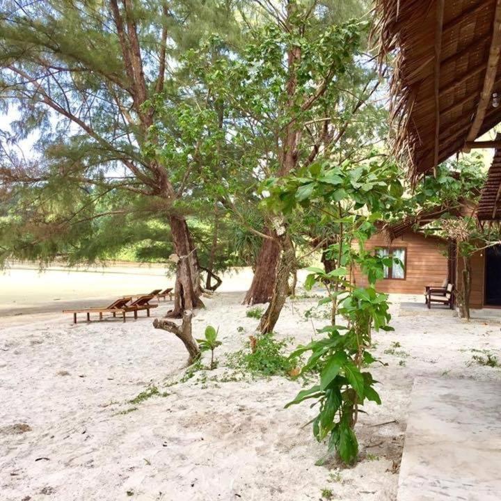 Hotel La Ong Lay à Koh Phayam Extérieur photo