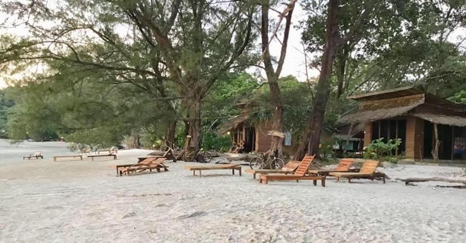 Hotel La Ong Lay à Koh Phayam Extérieur photo