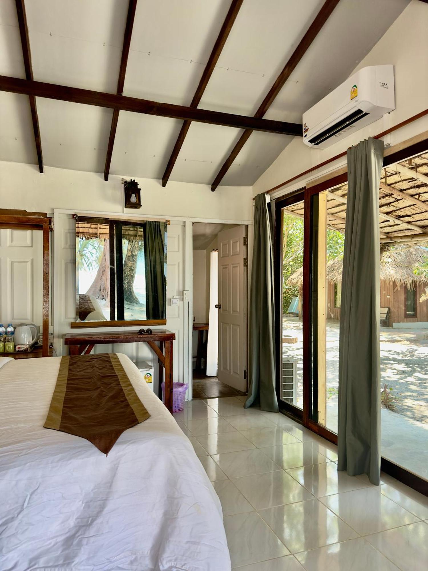 Hotel La Ong Lay à Koh Phayam Extérieur photo