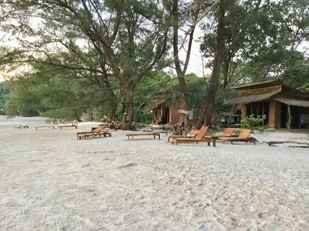 Hotel La Ong Lay à Koh Phayam Extérieur photo
