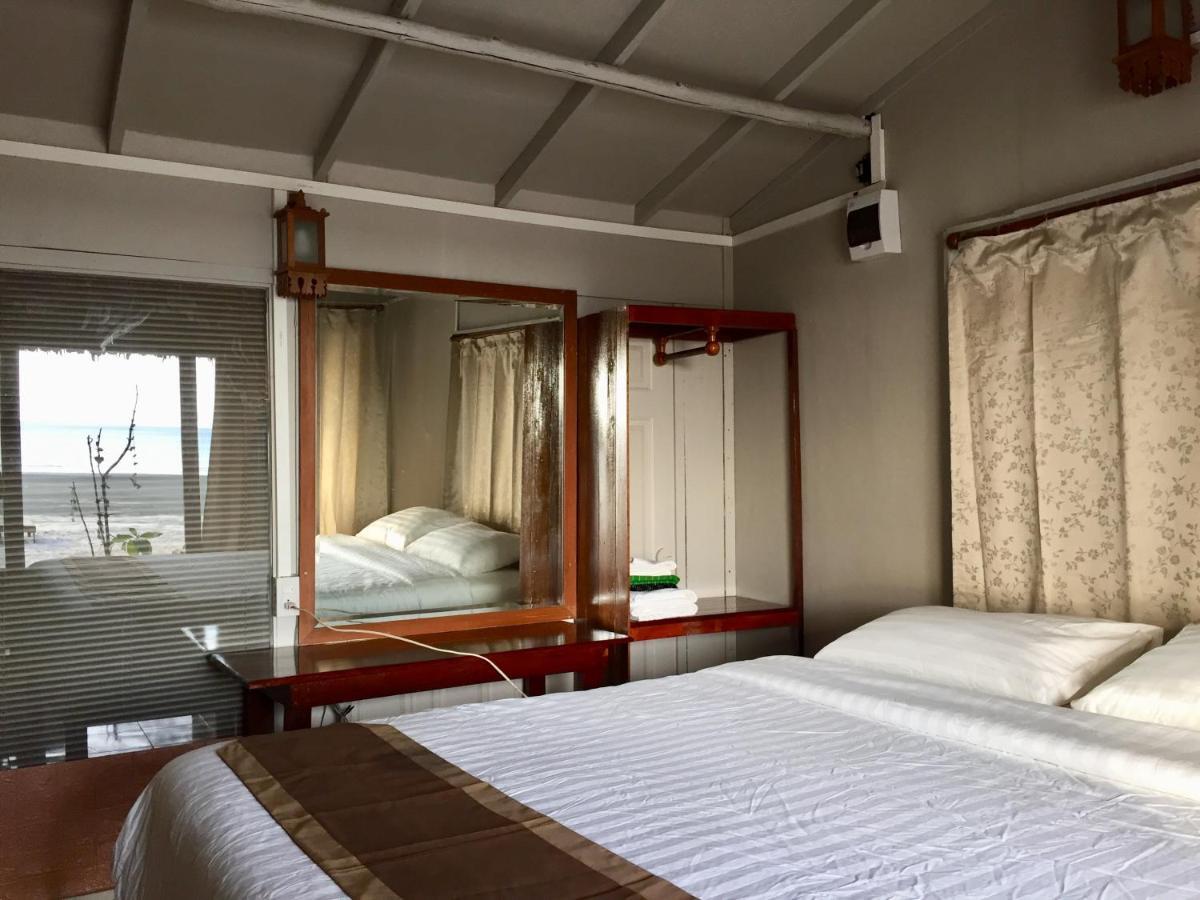 Hotel La Ong Lay à Koh Phayam Extérieur photo